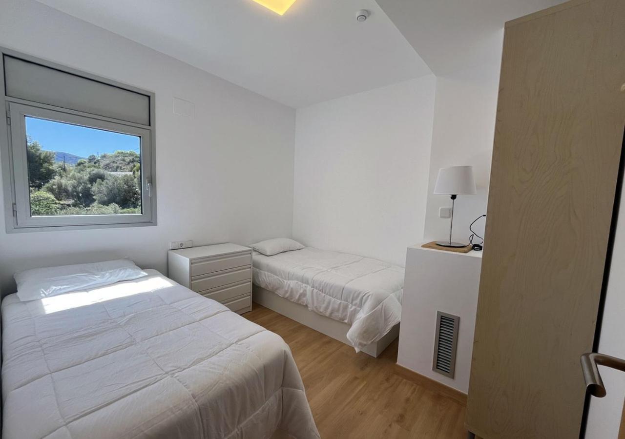 2-Bedroom Brand New Apartment Steps From The Beach Llanca Exterior photo