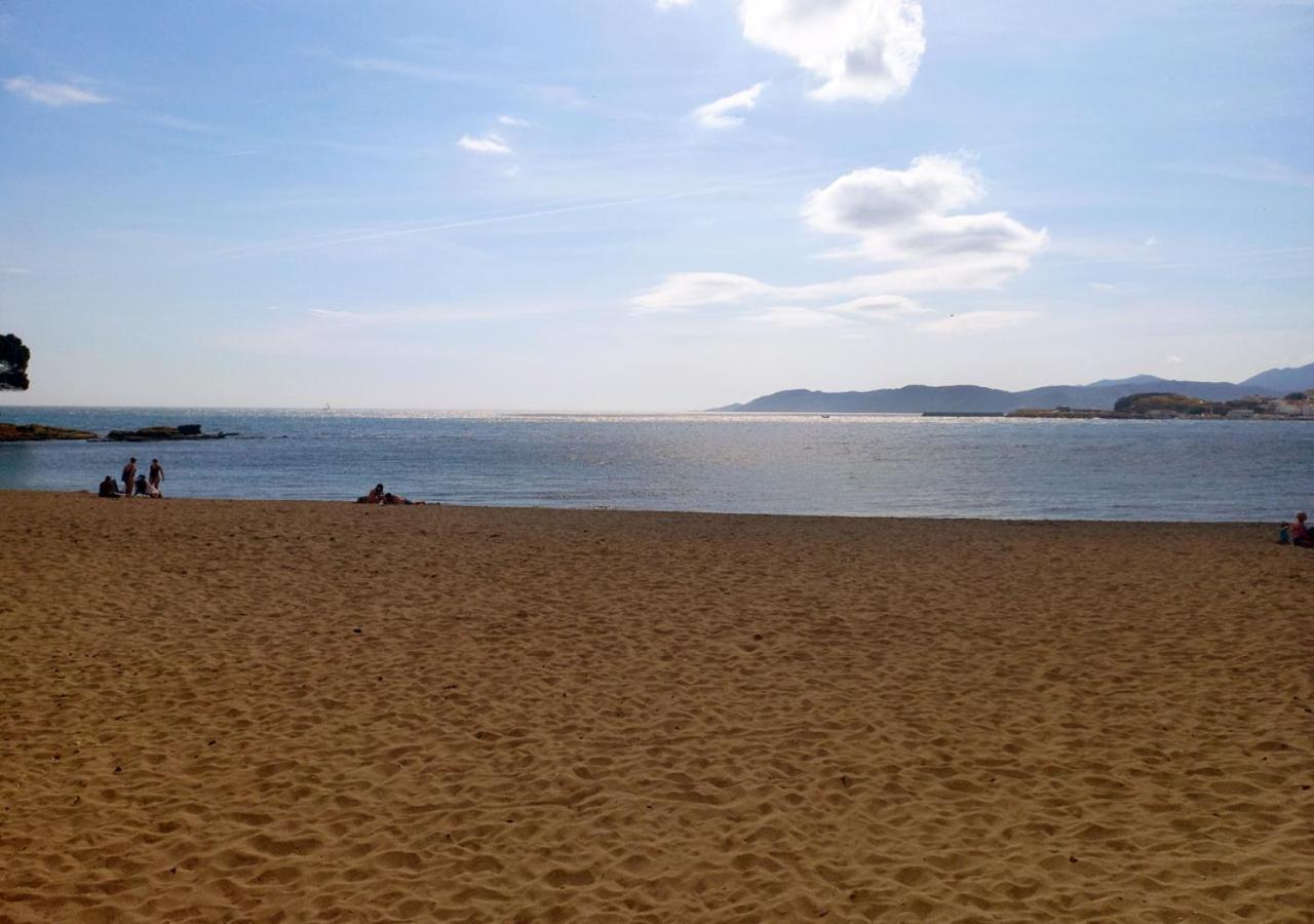 2-Bedroom Brand New Apartment Steps From The Beach Llanca Exterior photo
