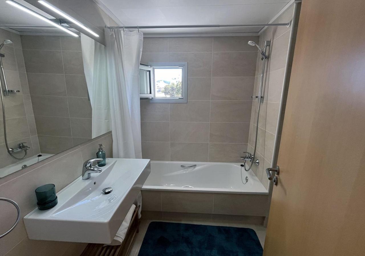 2-Bedroom Brand New Apartment Steps From The Beach Llanca Exterior photo